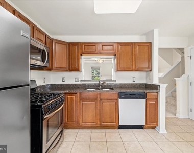 4701 Colonnade Way - Photo Thumbnail 11