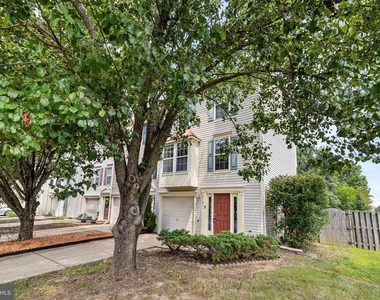 4701 Colonnade Way - Photo Thumbnail 2