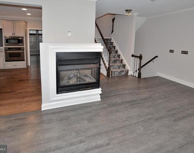 103 Washington Square Court - Photo Thumbnail 8