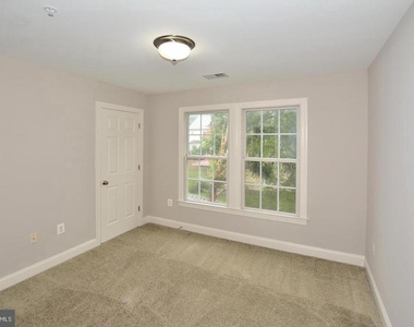 103 Washington Square Court - Photo Thumbnail 20