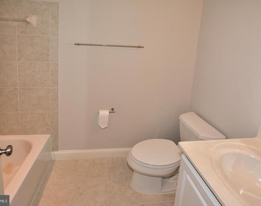 103 Washington Square Court - Photo Thumbnail 14