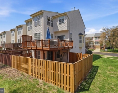 8110 Cerromar Way - Photo Thumbnail 21