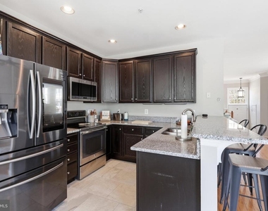 8110 Cerromar Way - Photo Thumbnail 7