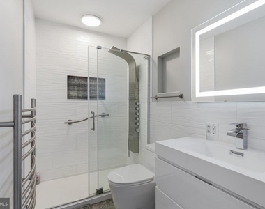 8110 Cerromar Way - Photo Thumbnail 16