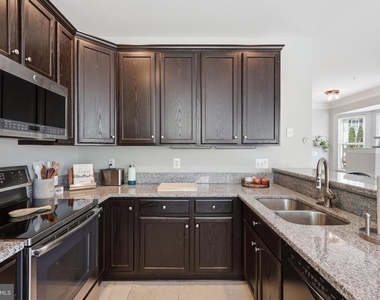 8110 Cerromar Way - Photo Thumbnail 8