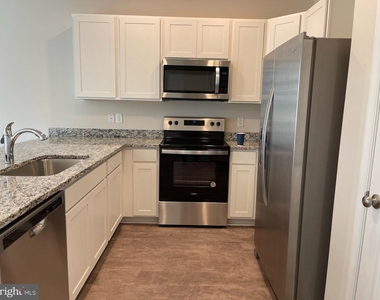 250 Baker Drive - Photo Thumbnail 2