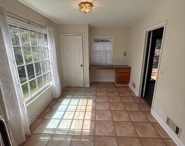 3816 Ridgelea Drive - Photo Thumbnail 9