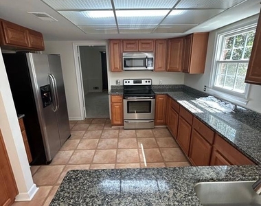 3816 Ridgelea Drive - Photo Thumbnail 11