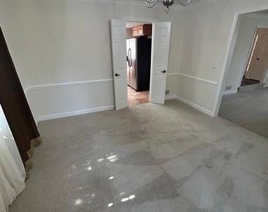 3816 Ridgelea Drive - Photo Thumbnail 7
