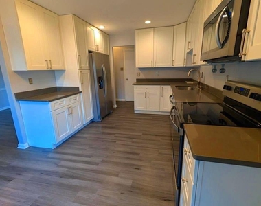 5612 Sutherland Court - Photo Thumbnail 14