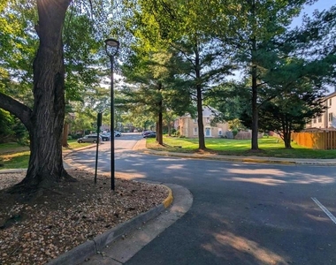 5612 Sutherland Court - Photo Thumbnail 7