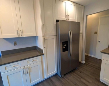 5612 Sutherland Court - Photo Thumbnail 17