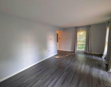 5612 Sutherland Court - Photo Thumbnail 11