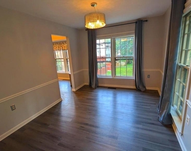 5612 Sutherland Court - Photo Thumbnail 9