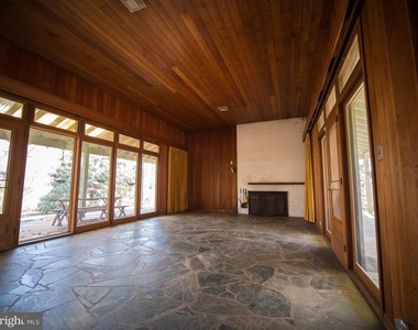 4313 Woodlark Drive - Photo Thumbnail 11