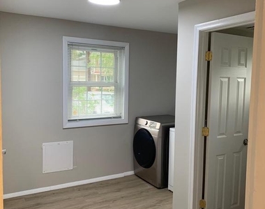 6810 Fern Lane - Photo Thumbnail 12