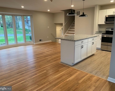 6810 Fern Lane - Photo Thumbnail 5