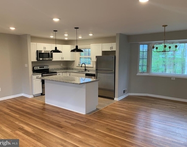 6810 Fern Lane - Photo Thumbnail 3