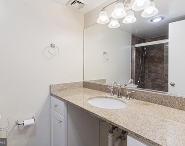 203 Yoakum Parkway - Photo Thumbnail 10