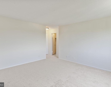 203 Yoakum Parkway - Photo Thumbnail 13