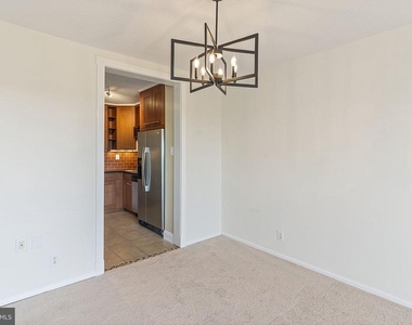 203 Yoakum Parkway - Photo Thumbnail 6