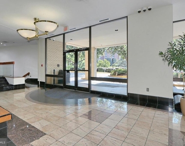 203 Yoakum Parkway - Photo Thumbnail 36