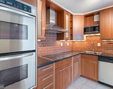 203 Yoakum Parkway - Photo Thumbnail 1