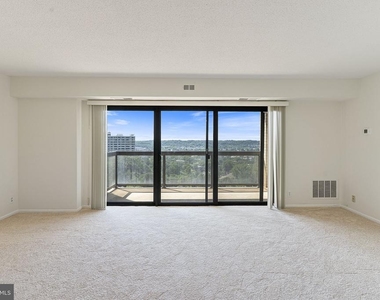 203 Yoakum Parkway - Photo Thumbnail 9