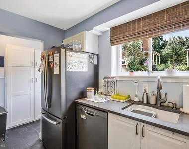 3826 King Street - Photo Thumbnail 7