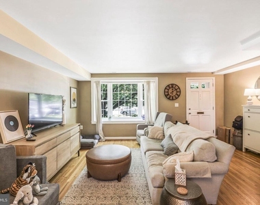 3826 King Street - Photo Thumbnail 3
