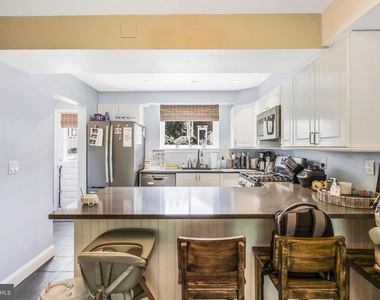 3826 King Street - Photo Thumbnail 5