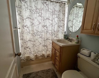 1808 Queens Lane - Photo Thumbnail 4