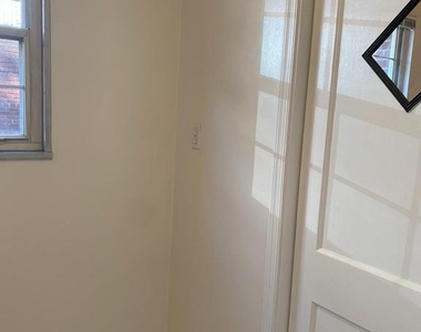 1300 N Meade Street - Photo Thumbnail 12