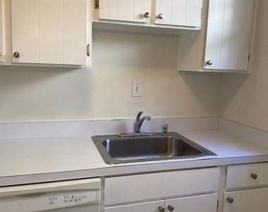 1300 N Meade Street - Photo Thumbnail 14