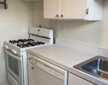1300 N Meade Street - Photo Thumbnail 15