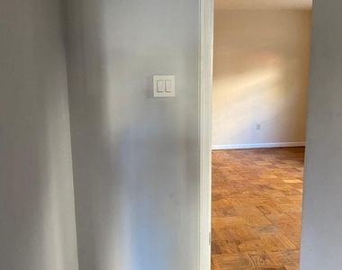 1300 N Meade Street - Photo Thumbnail 24