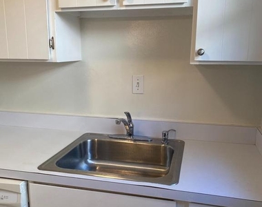 1300 N Meade Street - Photo Thumbnail 16
