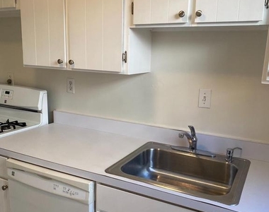 1300 N Meade Street - Photo Thumbnail 20