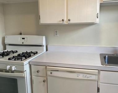 1300 N Meade Street - Photo Thumbnail 11