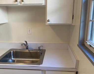 1300 N Meade Street - Photo Thumbnail 22
