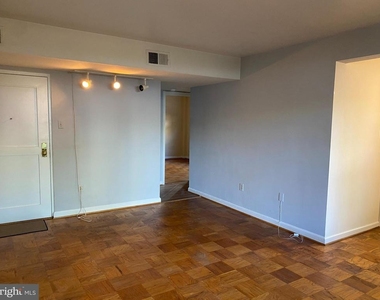 1300 N Meade Street - Photo Thumbnail 4