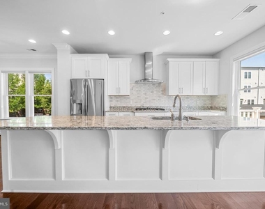 1121 S Lincoln Street - Photo Thumbnail 11