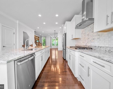 1121 S Lincoln Street - Photo Thumbnail 13