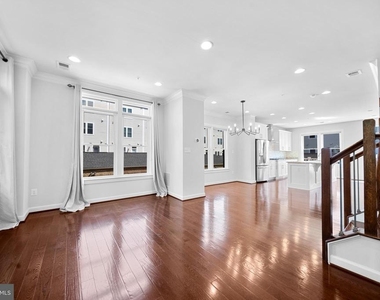 1121 S Lincoln Street - Photo Thumbnail 21