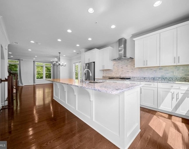 1121 S Lincoln Street - Photo Thumbnail 12