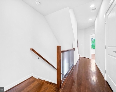 1121 S Lincoln Street - Photo Thumbnail 27