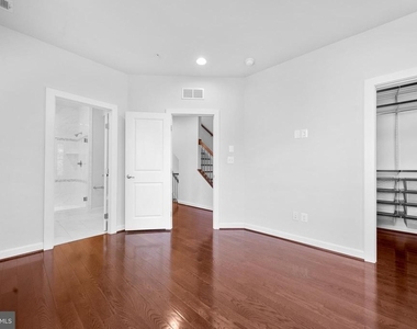 1121 S Lincoln Street - Photo Thumbnail 32