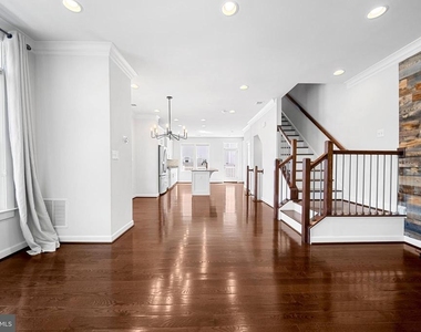 1121 S Lincoln Street - Photo Thumbnail 20