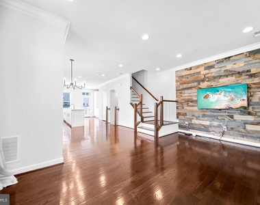 1121 S Lincoln Street - Photo Thumbnail 19