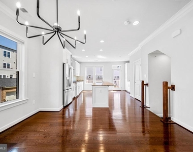 1121 S Lincoln Street - Photo Thumbnail 16
